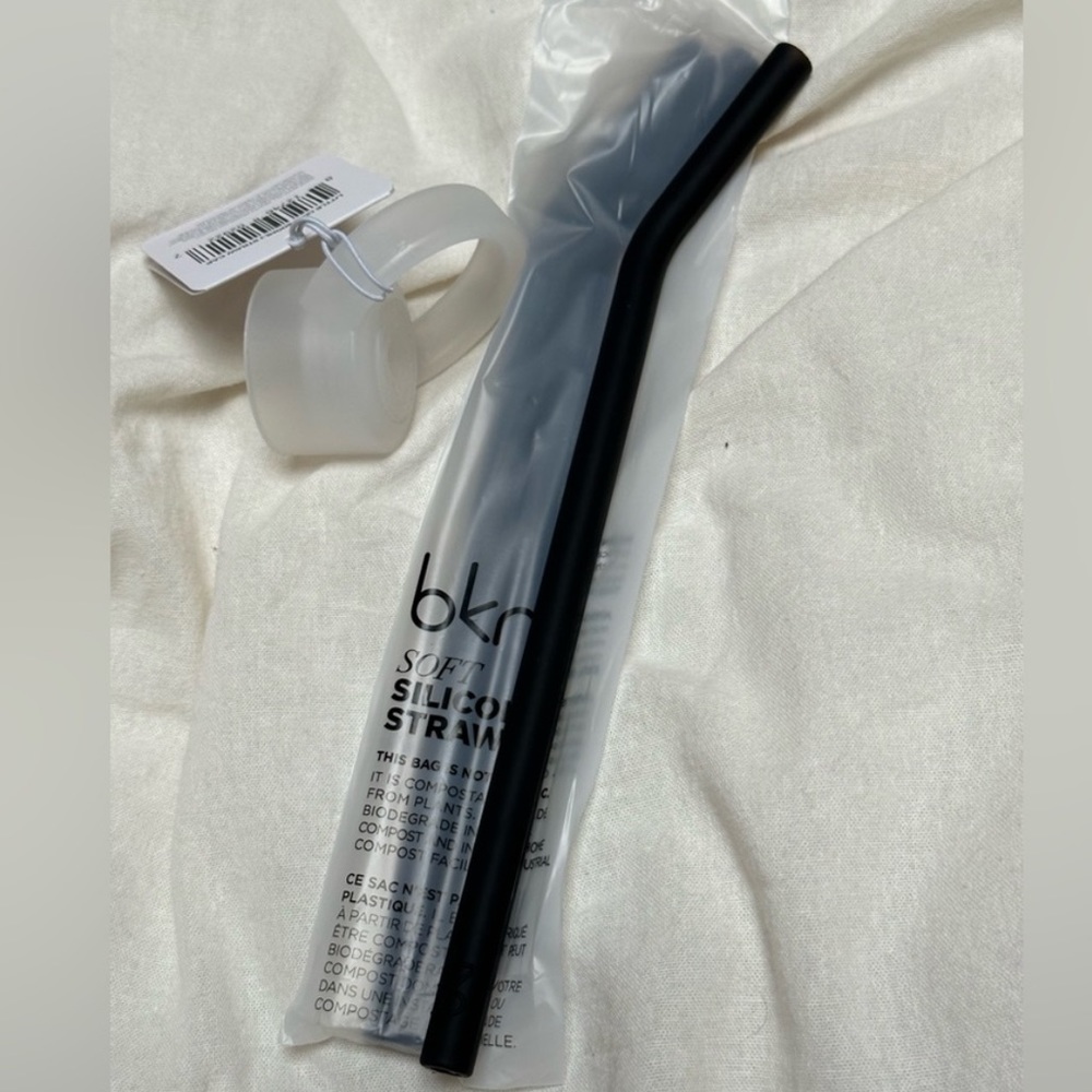 3 never used Jett little straws with little straw cap!